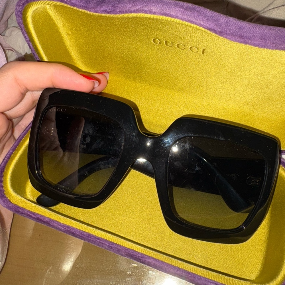 Gucci Black Oversized Sunglasses with Bold Design